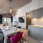 à Rochebrune, - Résidence Avec Piscine, Sauna, Hammam Et Salle De Sport - Fr-1-569-30 Megève